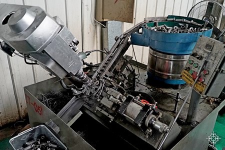 automatic screw tapping